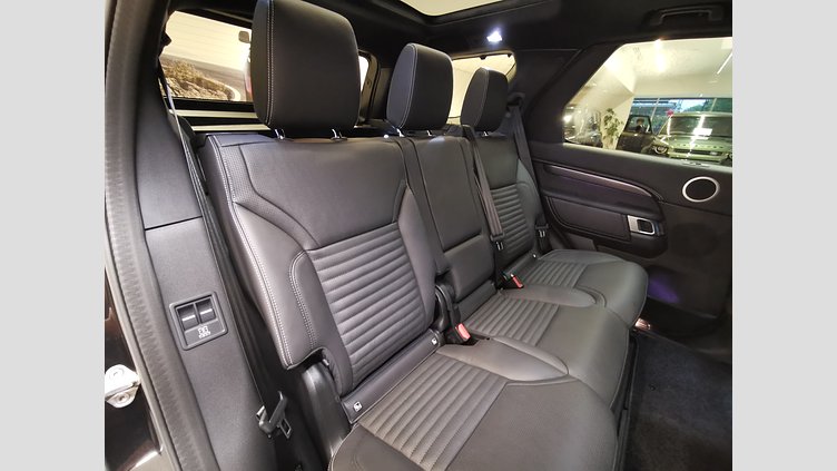 2025 認定中古車 Land Rover Discovery サントリーニブラック D350マイルドハイブリッド（ディーゼル） Metropolitan Edition
