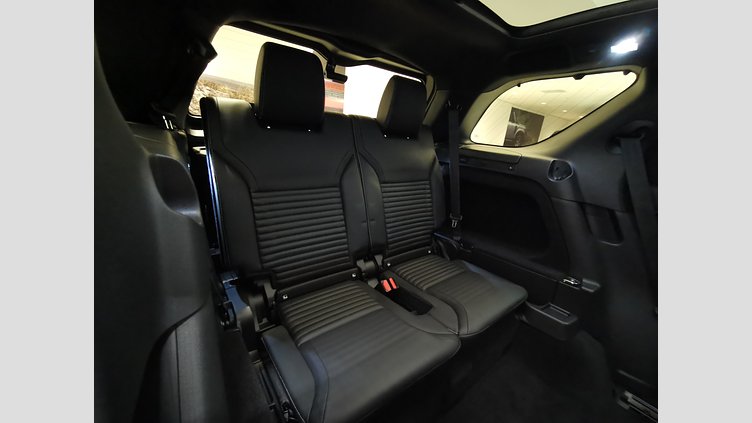 2025 認定中古車 Land Rover Discovery サントリーニブラック D350マイルドハイブリッド（ディーゼル） Metropolitan Edition