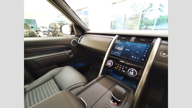 2025 認定中古車 Land Rover Discovery サントリーニブラック D350マイルドハイブリッド（ディーゼル） Metropolitan Edition