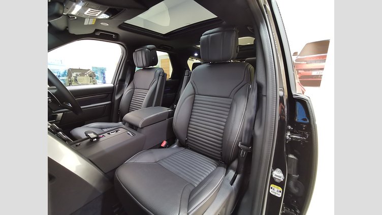 2025 認定中古車 Land Rover Discovery サントリーニブラック D350マイルドハイブリッド（ディーゼル） Metropolitan Edition