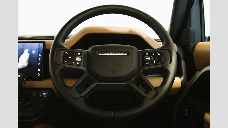 2025 認定中古車 Land Rover Defender 90 フジホワイト D350 ディーゼルマイルドハイブリッド X-Dynamic HSE