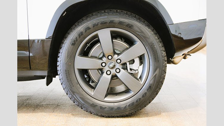 2025 認定中古車 Land Rover Defender 90 フジホワイト D350 ディーゼルマイルドハイブリッド X-Dynamic HSE