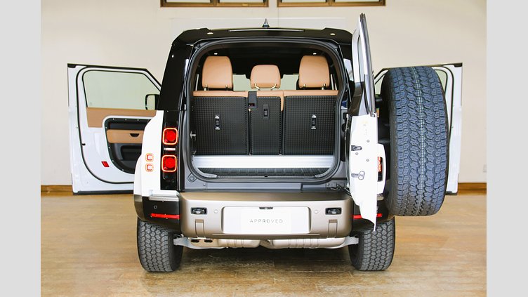 2025 認定中古車 Land Rover Defender 90 フジホワイト D350 ディーゼルマイルドハイブリッド X-Dynamic HSE