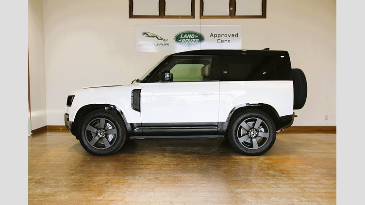 2025 認定中古車 Land Rover Defender 90 フジホワイト D350 ディーゼルマイルドハイブリッド X-Dynamic HSE