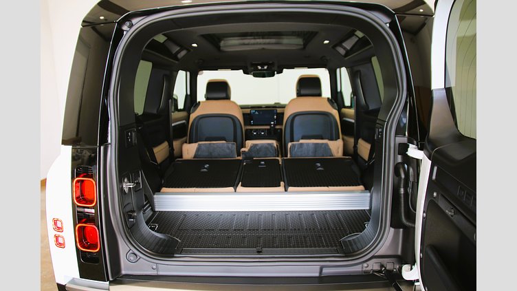 2025 認定中古車 Land Rover Defender 90 フジホワイト D350 ディーゼルマイルドハイブリッド X-Dynamic HSE