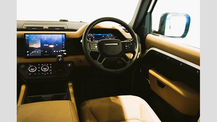 2025 認定中古車 Land Rover Defender 90 フジホワイト D350 ディーゼルマイルドハイブリッド X-Dynamic HSE