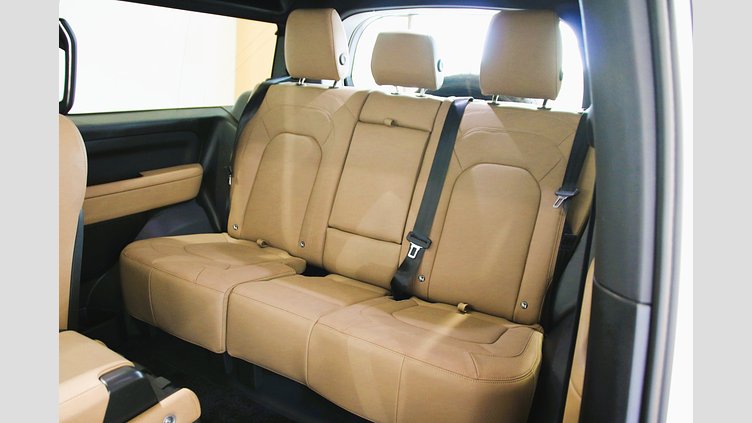 2025 認定中古車 Land Rover Defender 90 フジホワイト D350 ディーゼルマイルドハイブリッド X-Dynamic HSE