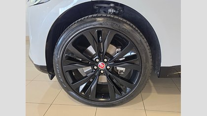 F-Pace 17