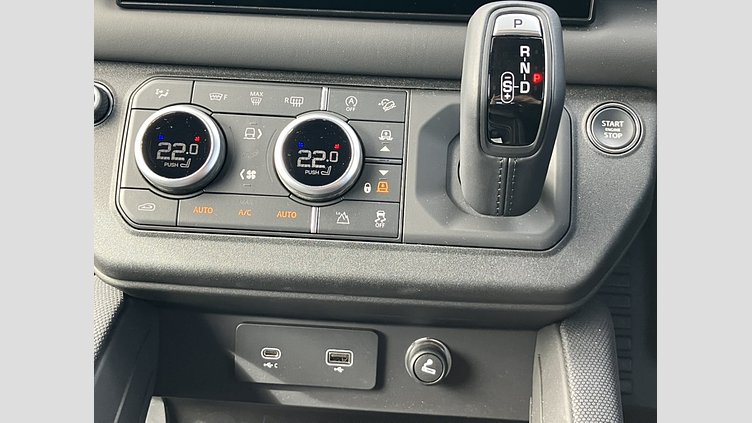 2023 認定中古車 Land Rover Defender 110 サントリーニブラック P525 AWD (AT) V8