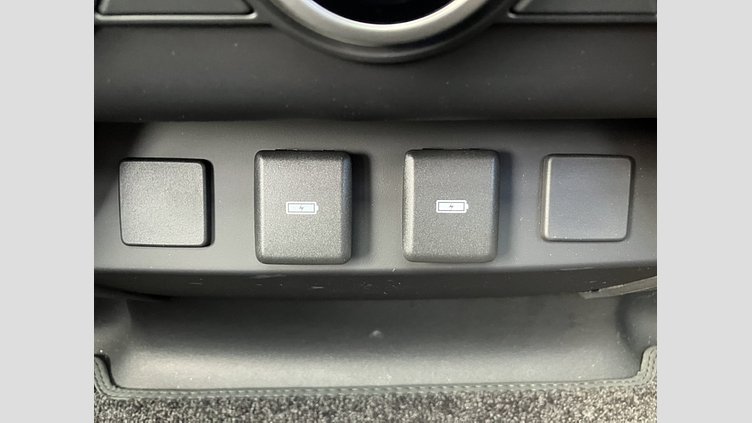 2023 認定中古車 Land Rover Defender 110 サントリーニブラック P525 AWD (AT) V8