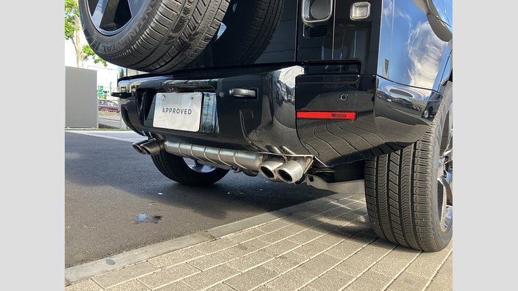 2023 認定中古車 Land Rover Defender 110 サントリーニブラック P525 AWD (AT) V8