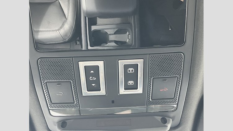 2023 認定中古車 Land Rover Defender 110 サントリーニブラック P525 AWD (AT) V8