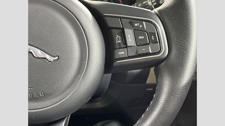 2018 認定中古車 Jaguar E-Pace フィレンツェ レッド D180 オートマチック全輪駆動 S