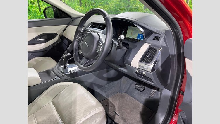 2018 認定中古車 Jaguar E-Pace フィレンツェ レッド D180 オートマチック全輪駆動 S