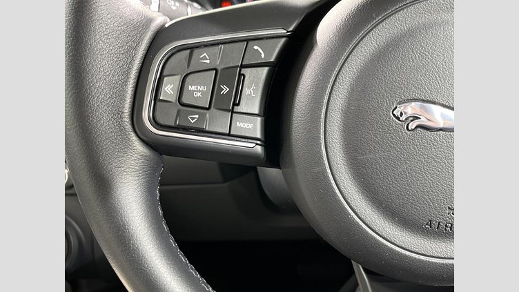 2018 認定中古車 Jaguar E-Pace フィレンツェ レッド D180 オートマチック全輪駆動 S