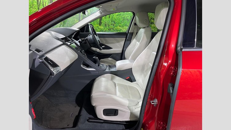 2018 認定中古車 Jaguar E-Pace フィレンツェ レッド D180 オートマチック全輪駆動 S