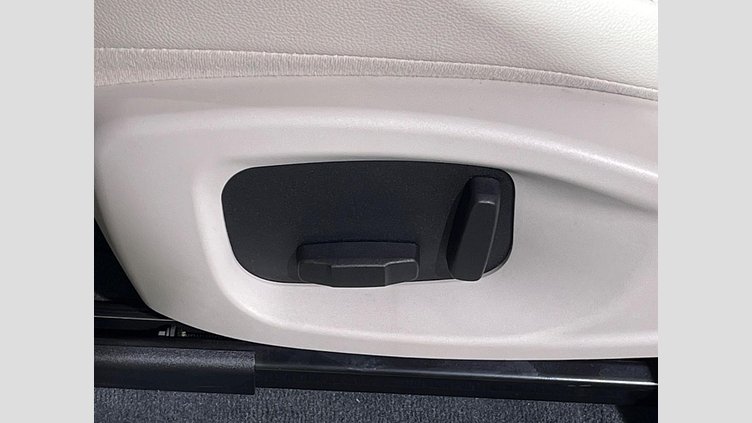2018 認定中古車 Jaguar E-Pace フィレンツェ レッド D180 オートマチック全輪駆動 S