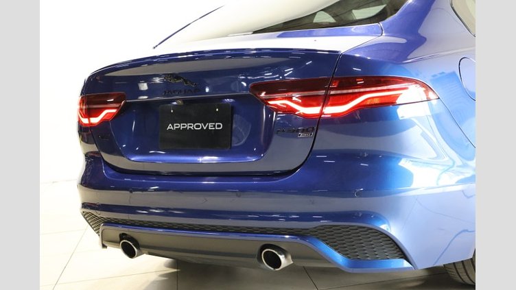 2022 認定中古車 Jaguar XE Bluefire Blue 2.0 litre i4P Petrol R ダイナミックP300