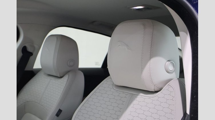 2022 認定中古車 Jaguar XE Bluefire Blue 2.0 litre i4P Petrol R ダイナミックP300
