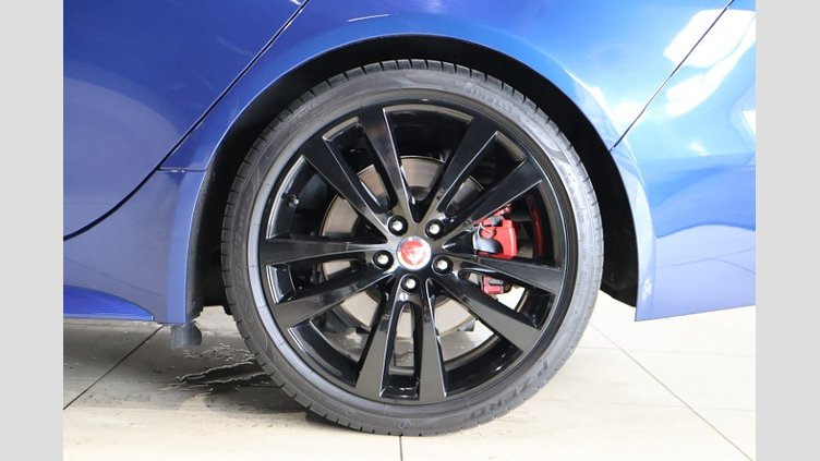 2022 認定中古車 Jaguar XE Bluefire Blue 2.0 litre i4P Petrol R ダイナミックP300