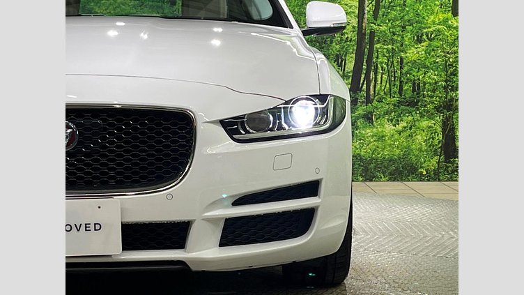 2016 認定中古車 Jaguar XE Fuji White 2WD プレステージ