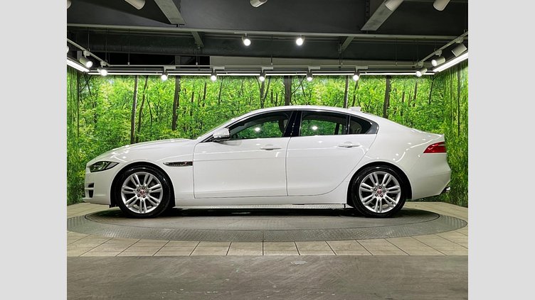 2016 認定中古車 Jaguar XE Fuji White 2WD プレステージ