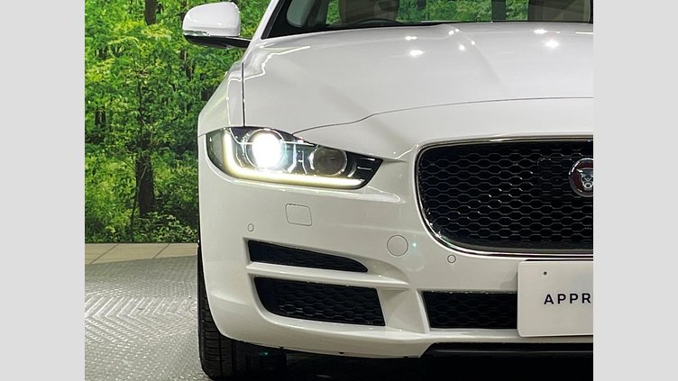 2016 認定中古車 Jaguar XE Fuji White 2WD プレステージ