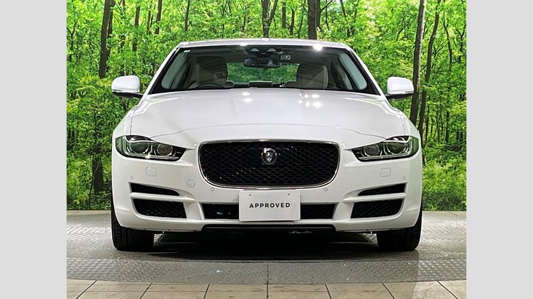 2016 認定中古車 Jaguar XE Fuji White 2WD プレステージ