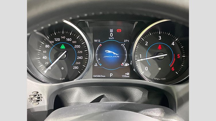 2016 認定中古車 Jaguar XE Fuji White 2WD プレステージ