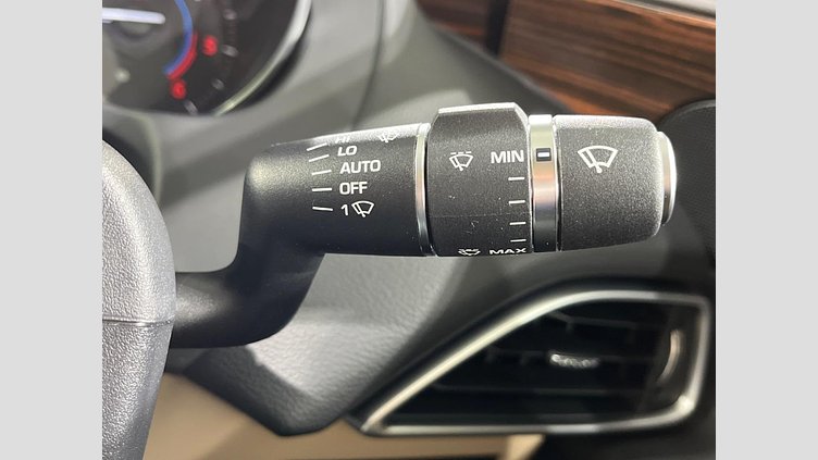 2016 認定中古車 Jaguar XE Fuji White 2WD プレステージ