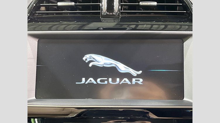 2016 認定中古車 Jaguar XE Fuji White 2WD プレステージ