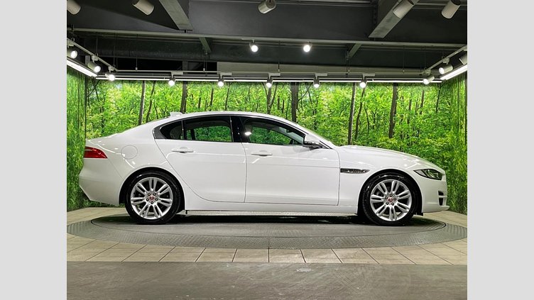 2016 認定中古車 Jaguar XE Fuji White 2WD プレステージ