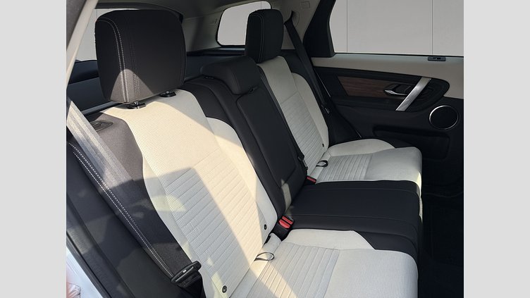 2024 Approved Land Rover Discovery Sport Fuji White D200 Diesel MHEV Standardowy rozstaw osi S