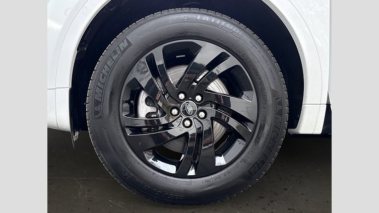 2025 Approved Land Rover Discovery Sport Fuji White D200 Diesel MHEV Standardowy rozstaw osi S
