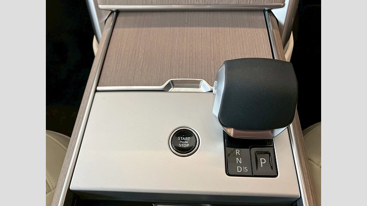 2025 認定中古車 Land Rover Range Rover コンステレーションブルー - グロスフィニッシュ D350 AWD MHEV（AT） スタンダードホイールベース SE