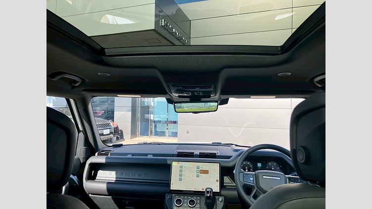 2025 認定中古車 Land Rover Defender 90 フジホワイト D350 ディーゼルマイルドハイブリッド X-Dynamic HSE