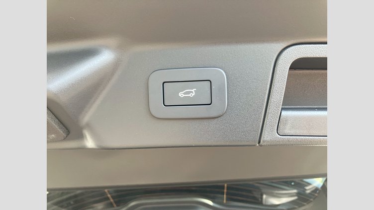 2025 認定中古車 Land Rover Range Rover Velar サントリーニブラック D200マイルドハイブリッド（ディーゼル） スタンダードホイールベース S