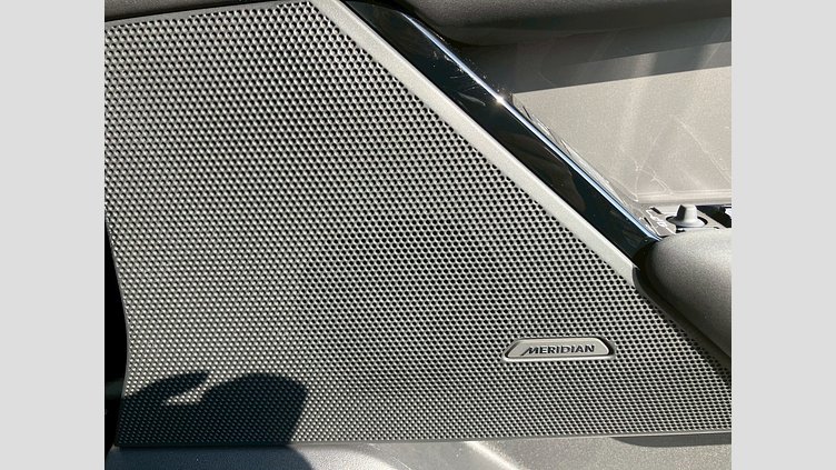 2025 認定中古車 Land Rover Range Rover Velar サントリーニブラック D200マイルドハイブリッド（ディーゼル） スタンダードホイールベース S