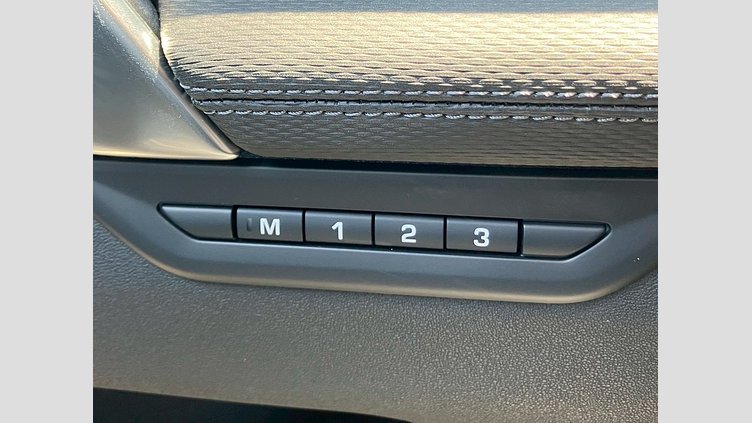 2025 認定中古車 Land Rover Discovery Sport フジホワイト D200マイルドハイブリッド（ディーゼル） 標準ホイール Dynamic S