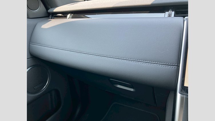 2025 認定中古車 Land Rover Discovery Sport フジホワイト D200マイルドハイブリッド（ディーゼル） 標準ホイール Dynamic S