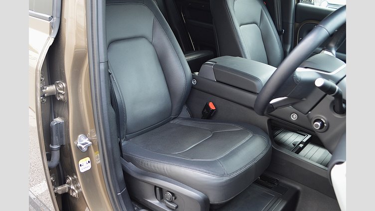 2023 認定中古車 Land Rover Defender 110 Gondwana Stone 3.0 litre i6D​ X-DYNAMIC HSE 5人