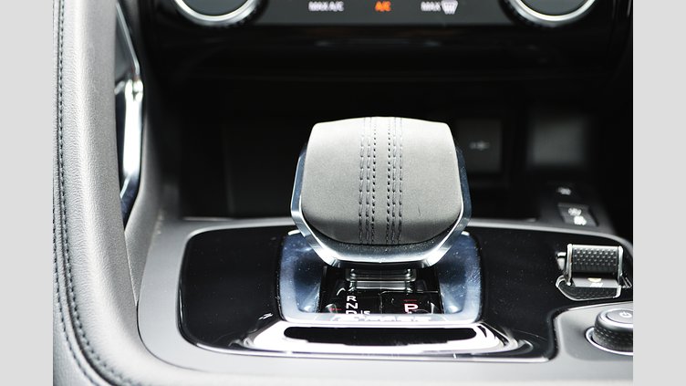 2021 認定中古車 Jaguar E-Pace Yulong White 2.0 litre i4D​ D200　Base