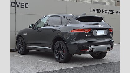 F-Pace 1