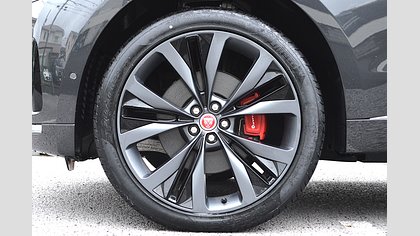 F-Pace 8