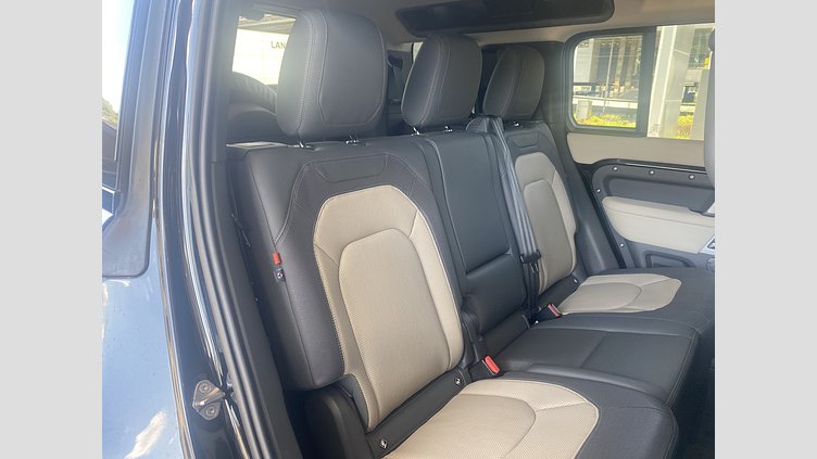 2023 認定中古車 Land Rover Defender 110 サントリーニブラック D300 AWD（AT） X-DYNAMIC HSE