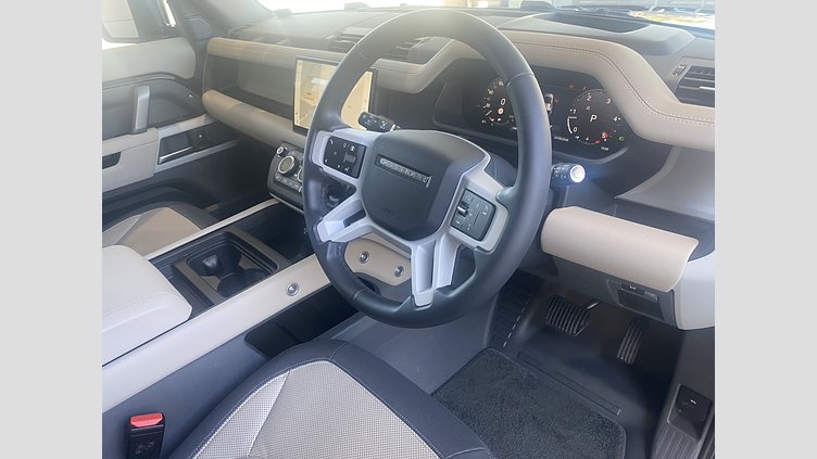 2023 認定中古車 Land Rover Defender 110 サントリーニブラック D300 AWD（AT） X-DYNAMIC HSE