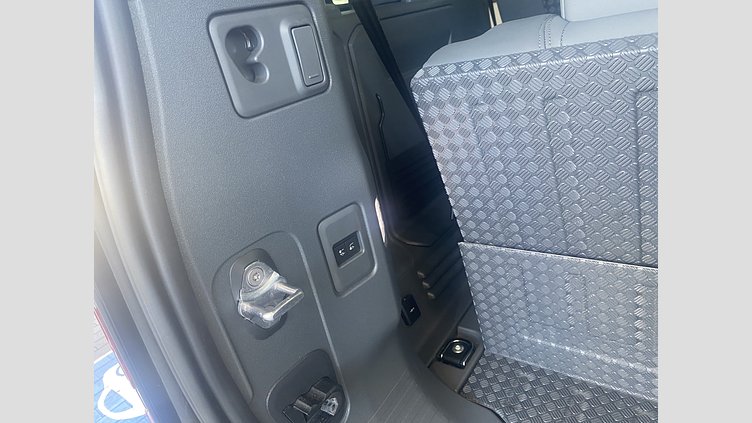 2023 認定中古車 Land Rover Defender 110 サントリーニブラック D300 AWD（AT） X-DYNAMIC HSE