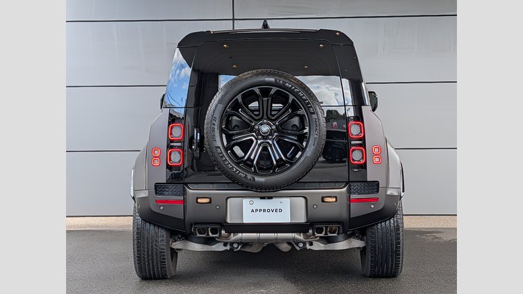 2024 認定中古車 Land Rover Defender 110 シャラントグレイ P635 ガソリンV8マイルドハイブリッド OCTA