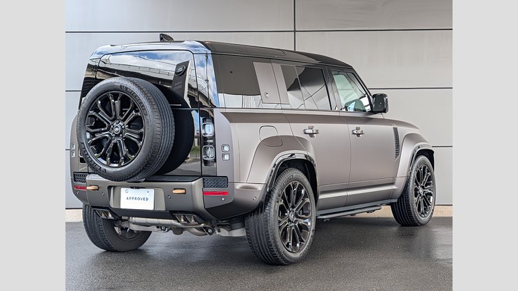 2024 認定中古車 Land Rover Defender 110 シャラントグレイ P635 ガソリンV8マイルドハイブリッド OCTA