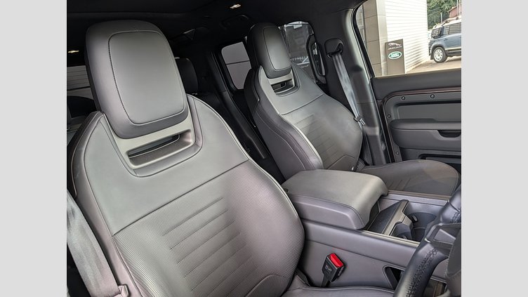 2024 認定中古車 Land Rover Defender 110 シャラントグレイ P635 ガソリンV8マイルドハイブリッド OCTA